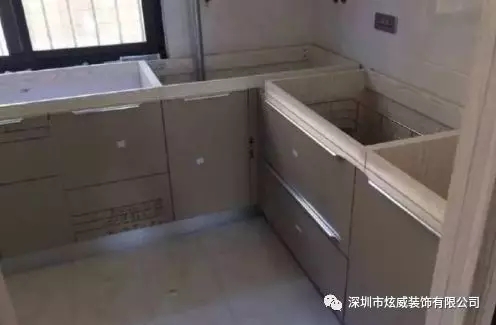 柜子木工打造好還是買(mǎi)整體定制好？選錯(cuò)了真想哭！