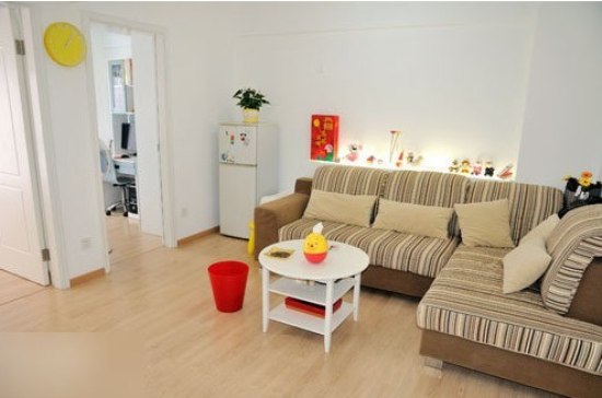 客廳軟裝設(shè)計搭配，應(yīng)該如何平衡客廳軟裝設(shè)計搭配的美麗和實用呢？