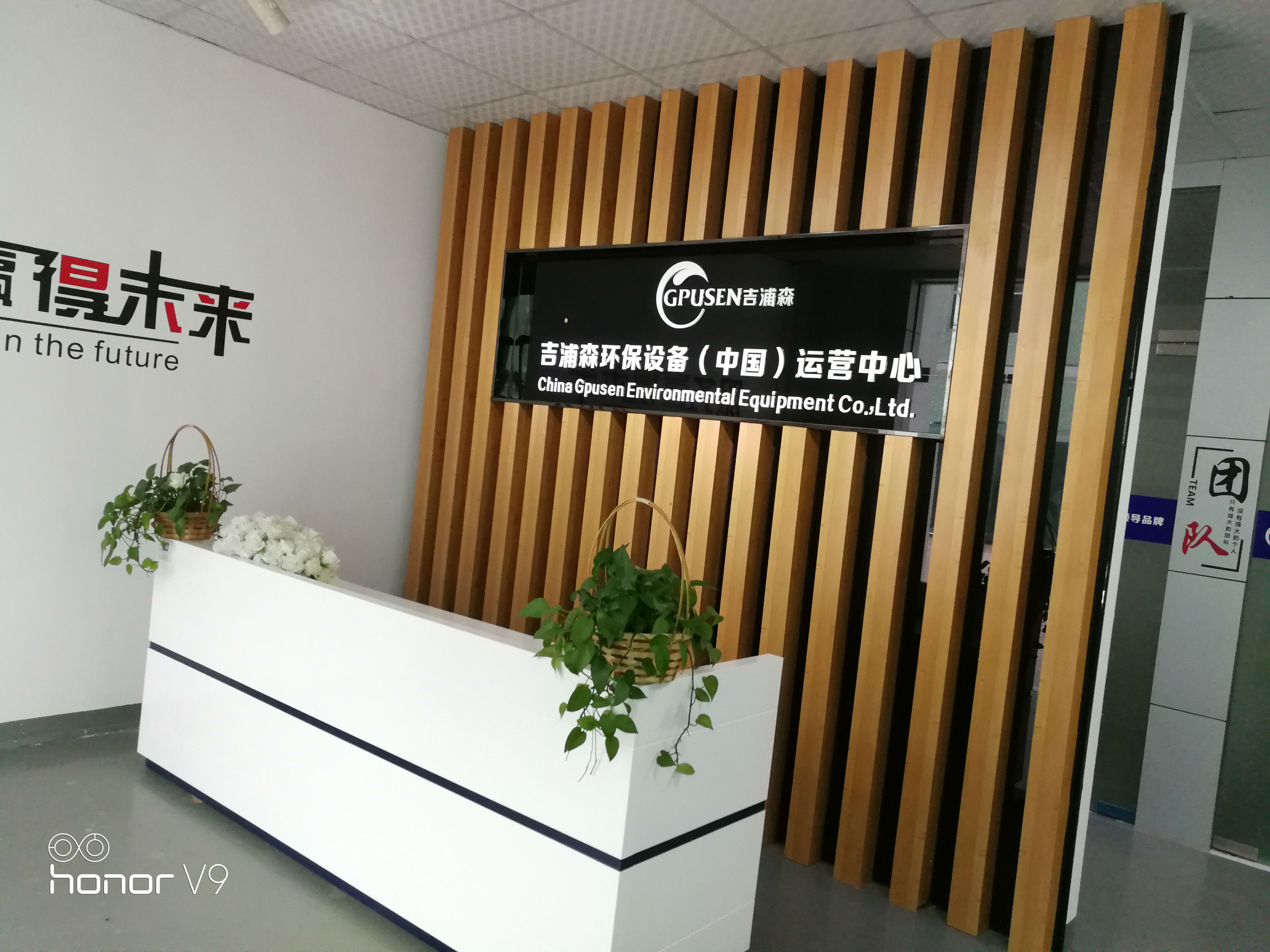 公司背景墻裝修怎么設(shè)計(jì)更大氣?