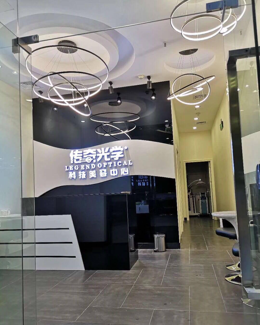 傳奇光學(xué)店鋪裝修-店面裝修-炫威裝飾