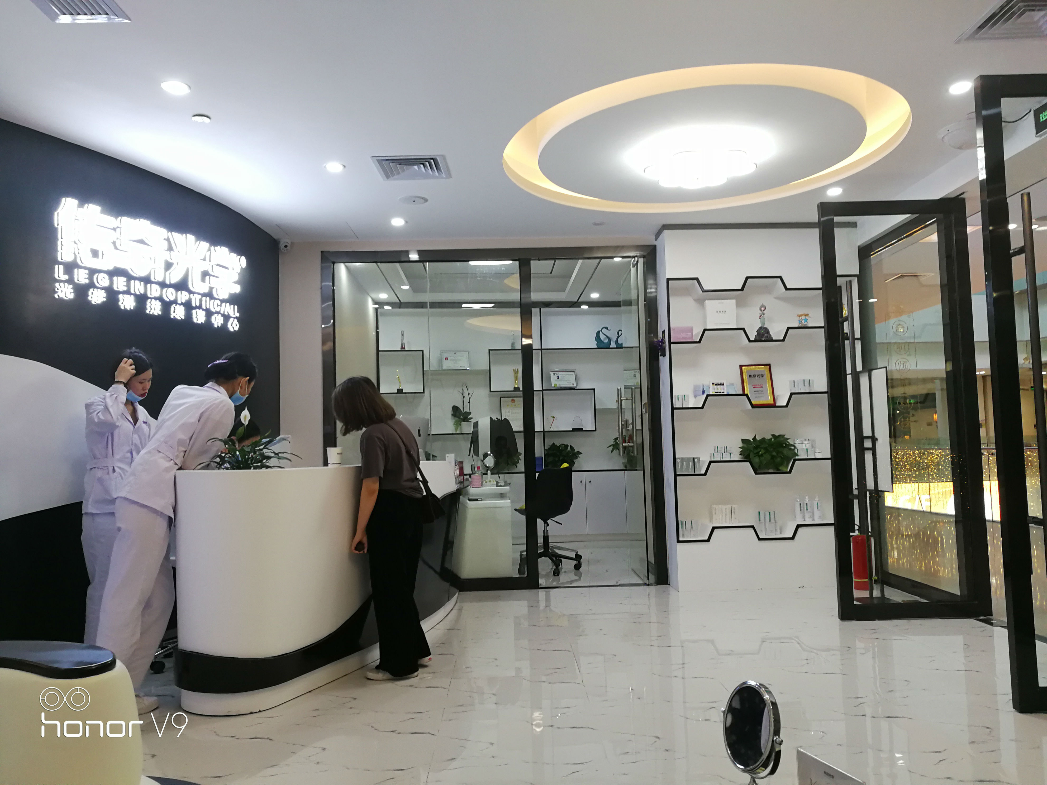 傳奇光學(xué)店鋪裝修-店面裝修-炫威裝飾