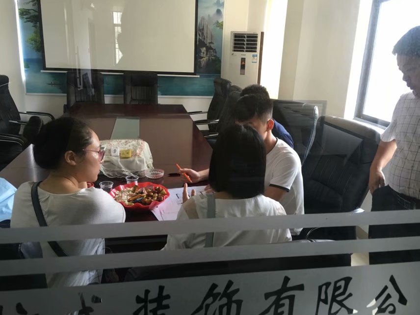 深圳炫威裝飾-員工接待、客戶到訪實拍照片