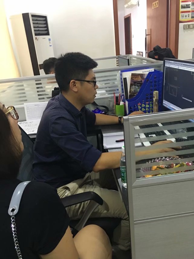 深圳炫威裝飾-員工接待、客戶到訪實拍照片